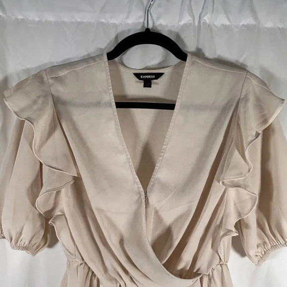 Express Blouse Women's XS Cream Short Sleeve Vneck Semi Sheer Top - Picture 2 of 10